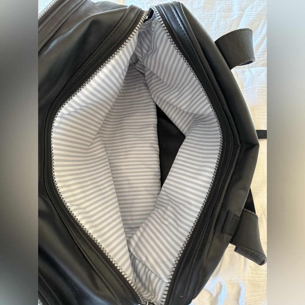 Lululemon black gym bag - Picture 8 of 14